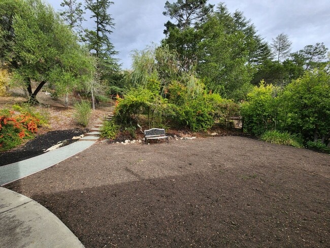 Building Photo - Luxurious 4 bed / 3.5 bath / 3,276 sqft Ho...