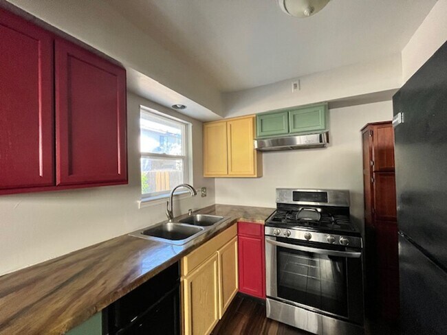 Building Photo - 3 Bedroom Home Centrally Located in Carson City