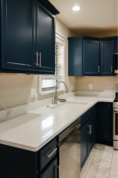 Building Photo - 4013 N Locust St