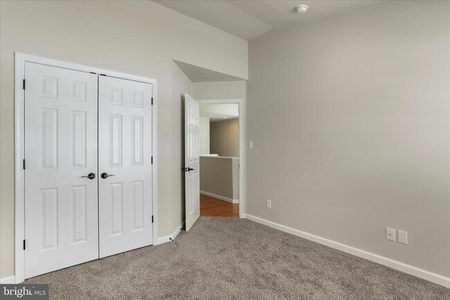 Building Photo - 9 Delano Dr