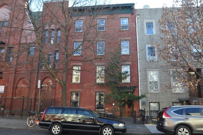 Building Photo - 118 Java St