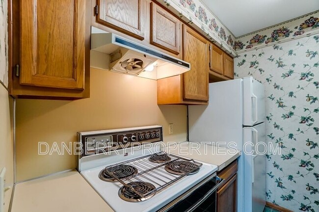 Building Photo - 3162 Kylemore Rd