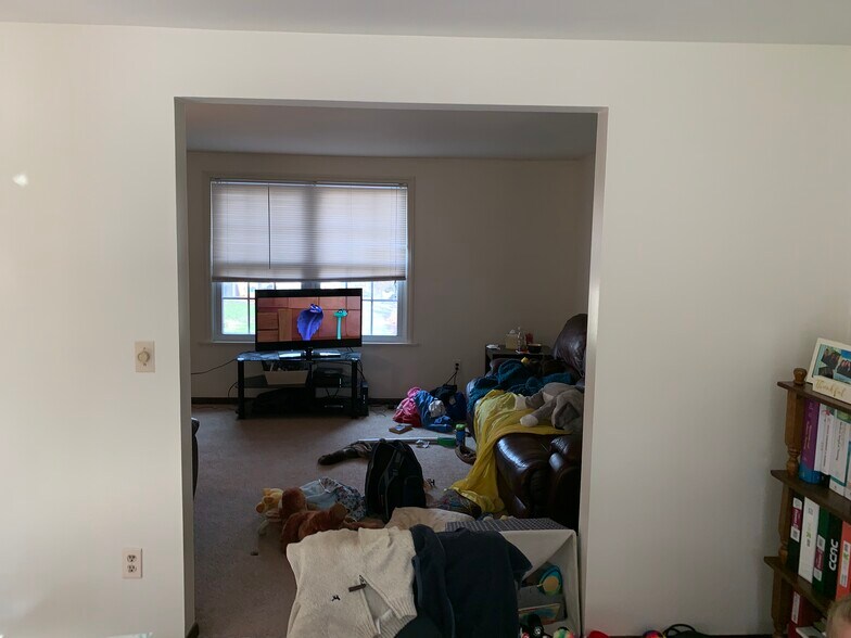 Building Photo - 4304 Royalview Dr