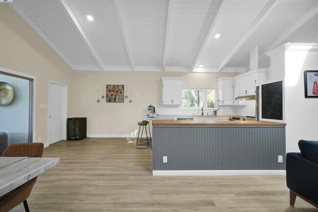 Building Photo - 55 Normandy Ln