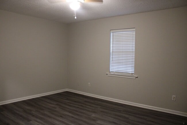 Building Photo - Millbrook Rental!!