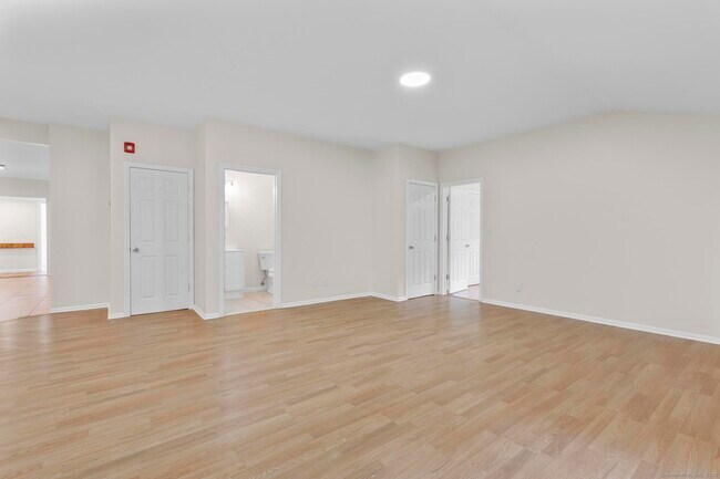 Building Photo - 47 Clapboard Hill Rd