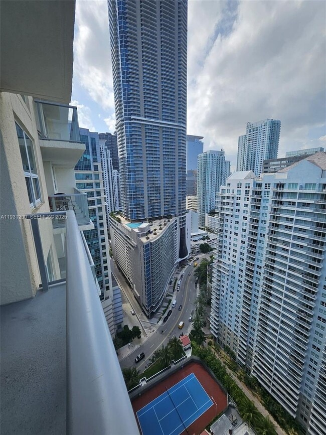 Building Photo - 1155 Brickell Bay Dr