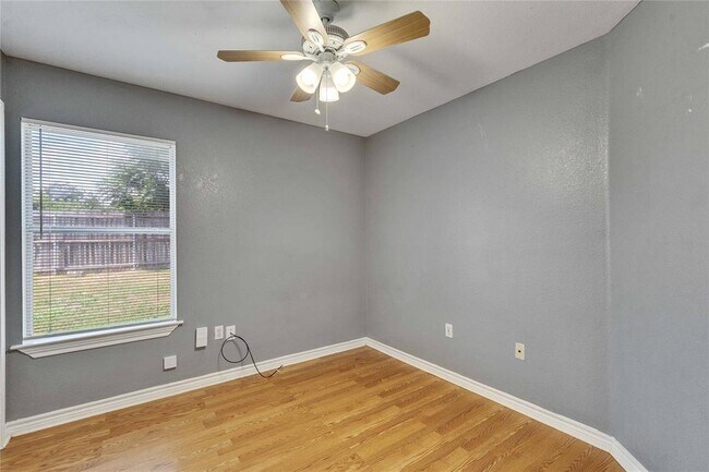 Building Photo - 1708 Lovingood Dr
