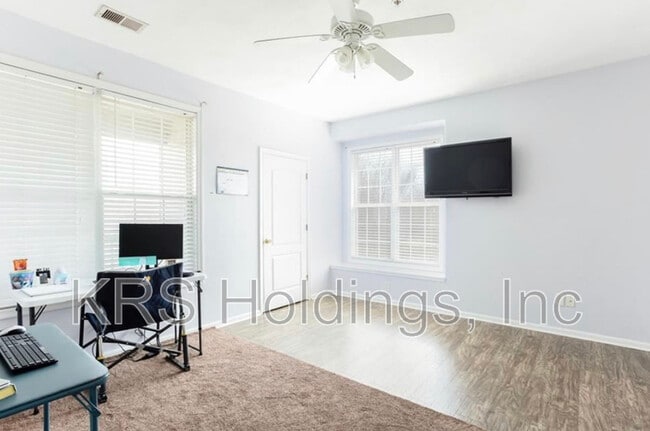 Building Photo - 1075 Grand Oak Ln