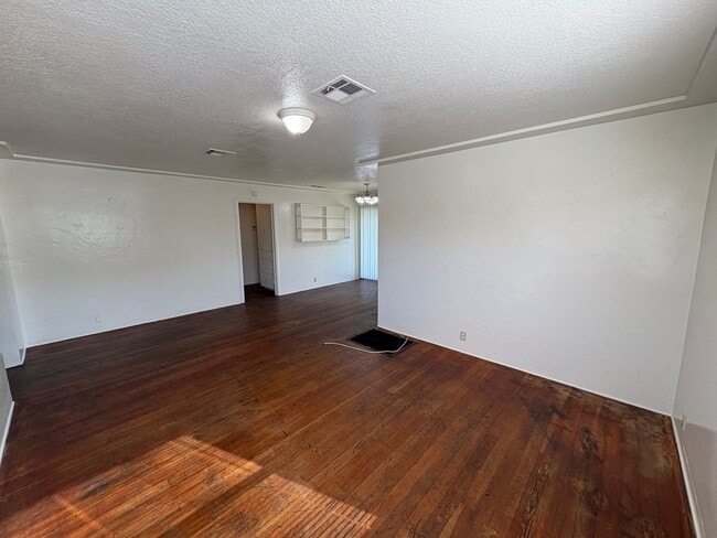 Building Photo - Cozy Home On Spacious Lot near Ballpark coming soon!