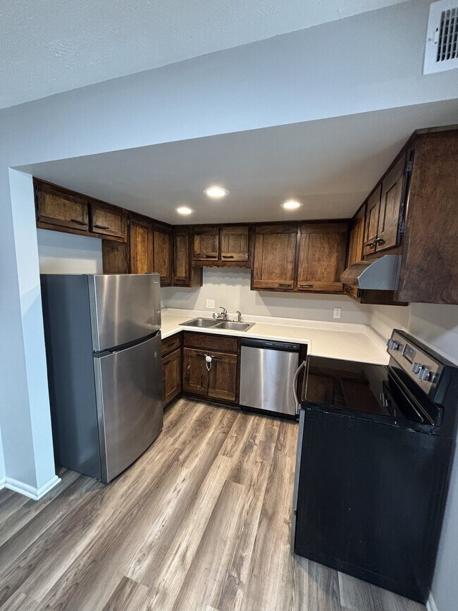 Building Photo - 307 Elmead Ct