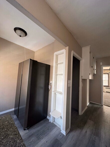 Building Photo - 18501 Newell Rd