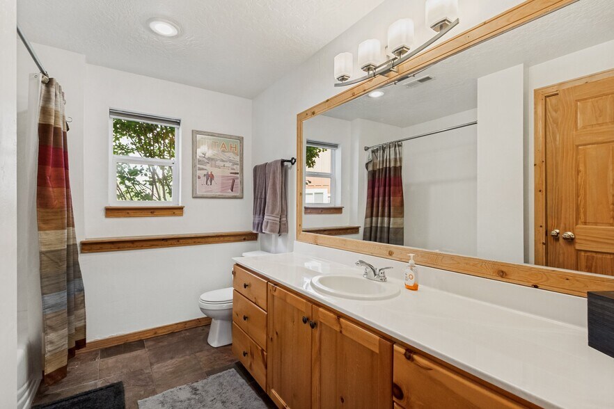 Building Photo - 5526 Cross Country Way