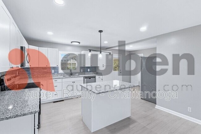 Building Photo - 4430 Lilac Ln