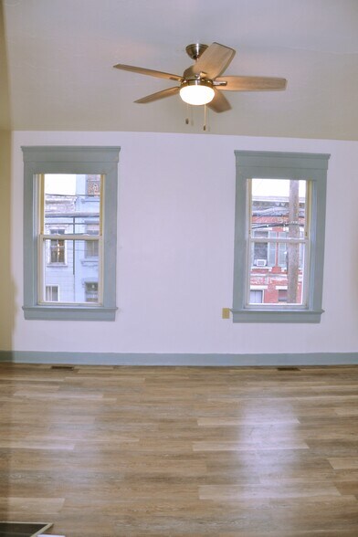 Building Photo - 522 W McMicken Ave