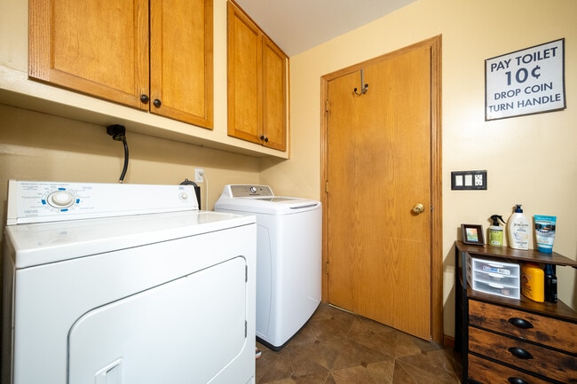 Building Photo - 5924 Idaho Ave N