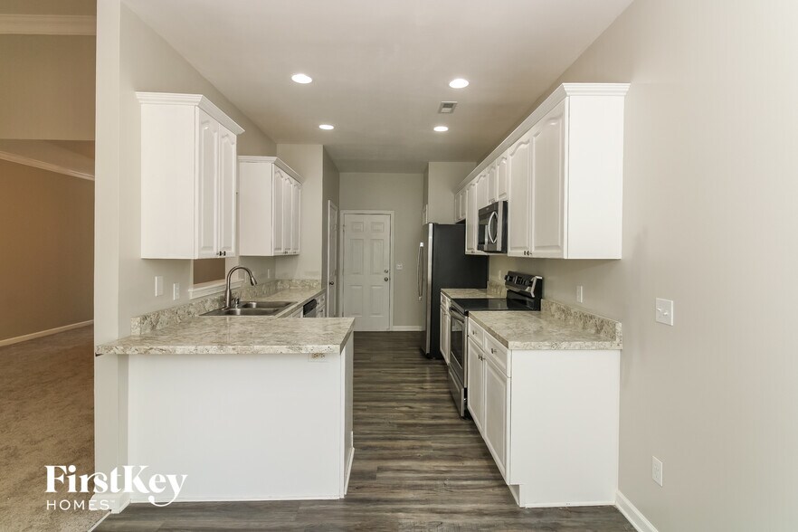 Building Photo - 640 Old Cahaba Dr