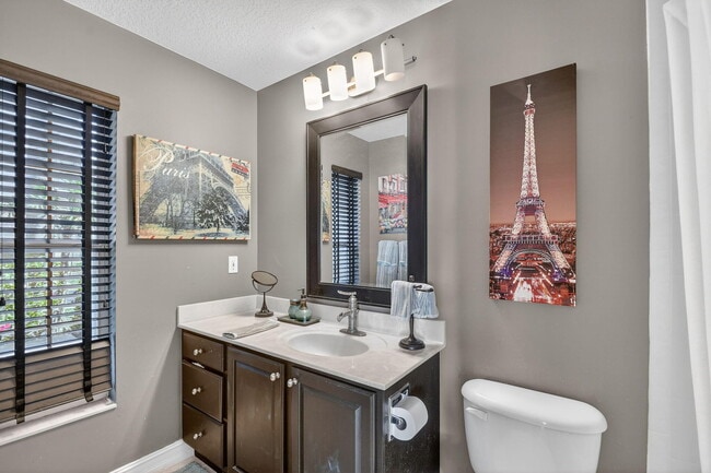 Building Photo - 2725 Pointe Cir