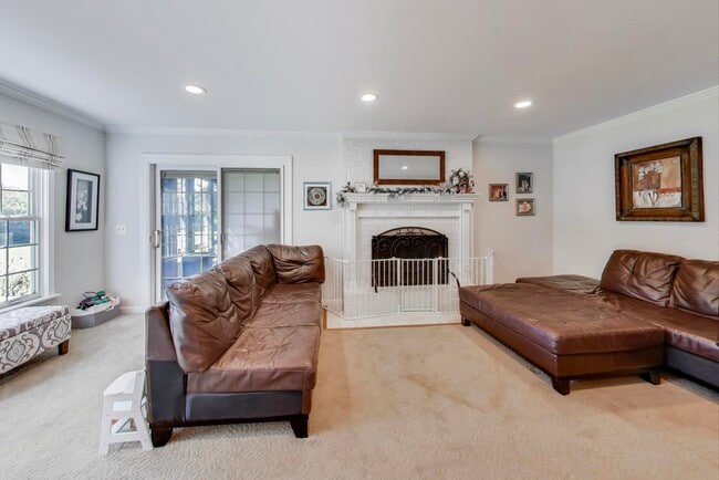 Building Photo - 21301 N Woodland Ave