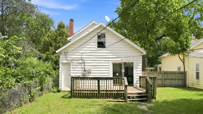 Building Photo - 1221 Wefel St