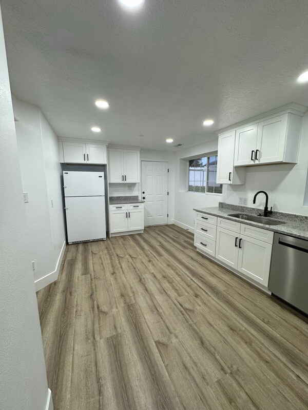 Building Photo - 457 S 100 E St