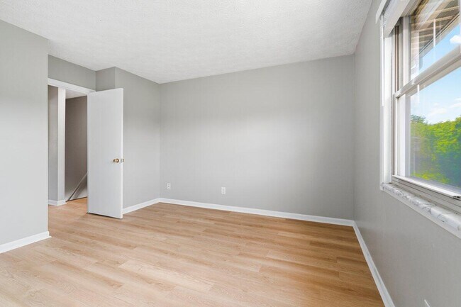 Building Photo - 3500 Warwick Dr