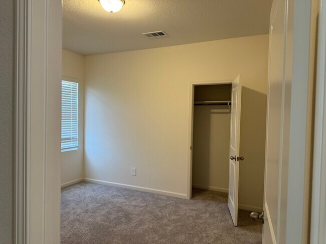 Building Photo - 783 Crestridge Dr