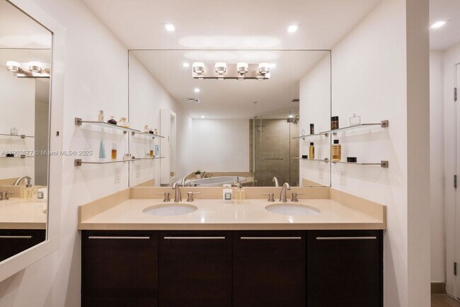 Building Photo - 7928 East Dr