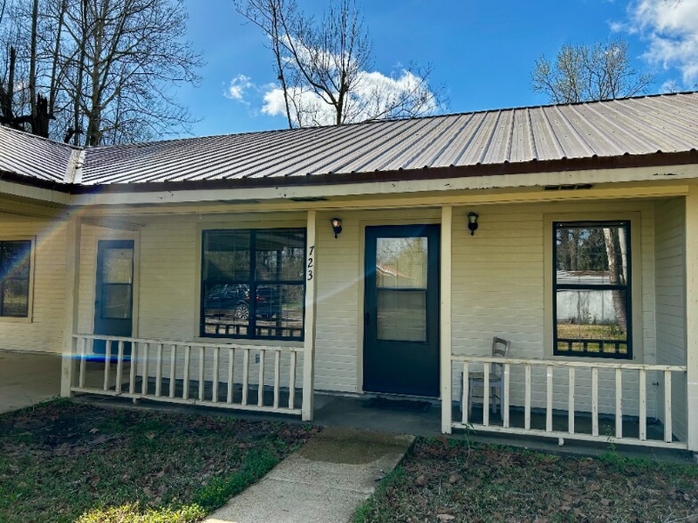 Building Photo - 723 Bearling St