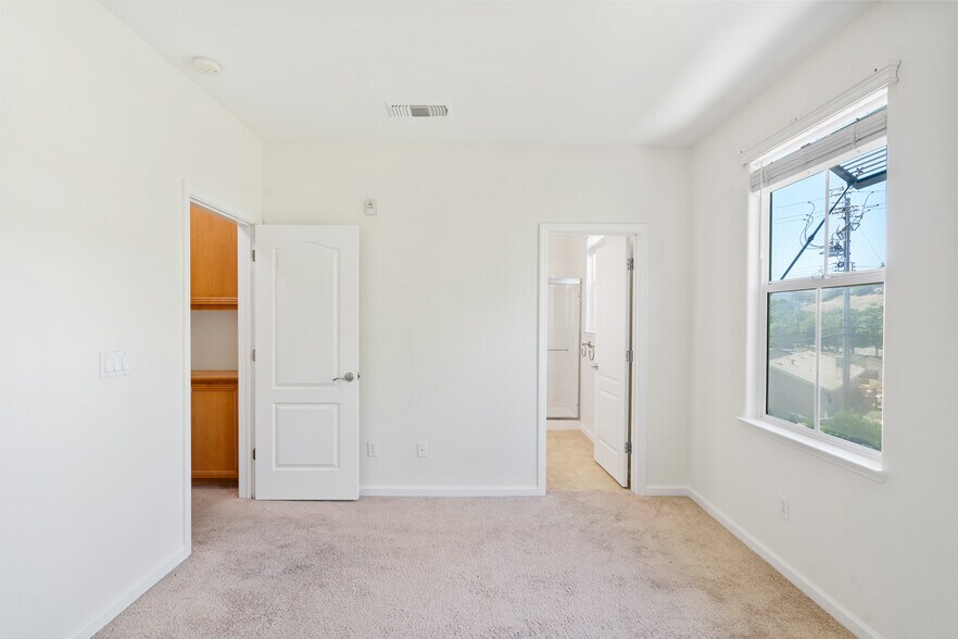 Building Photo - 7981 Bellina St
