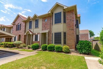 Building Photo - Beautiful 3 Bedroom Townhome