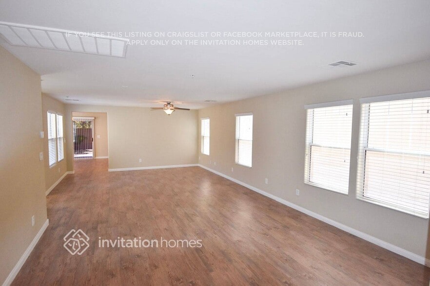 Building Photo - 644 Desert Passage St
