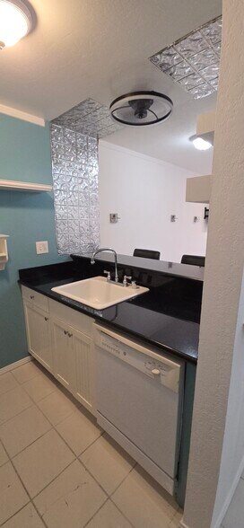 Building Photo - 288 Whitmore St