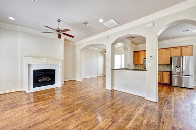 Building Photo - 2514 Maxroy St