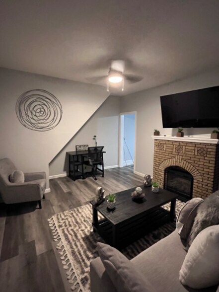 Primary Photo - 5235 Woodland Ave