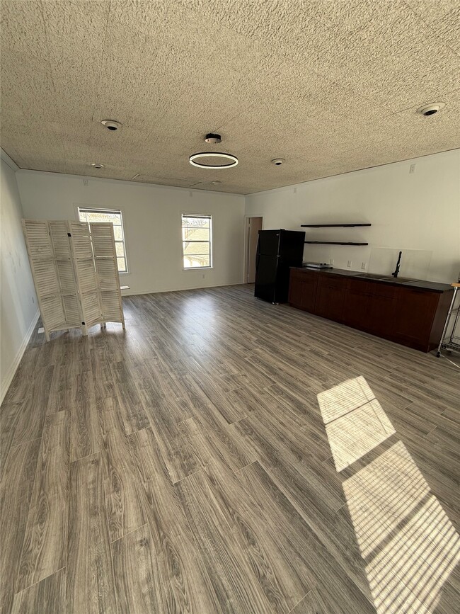 Building Photo - 618 E 16th St