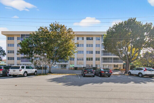 Building Photo - 50 SW 3rd Ave