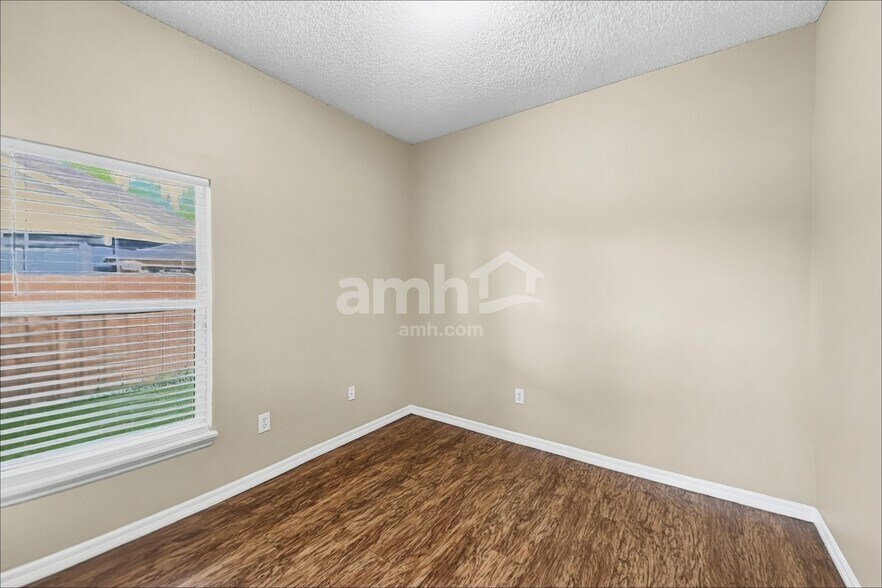 Building Photo - 4470 Waterside Pointe Cir