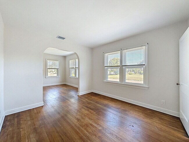 Building Photo - 3800 Dartmouth Ave N