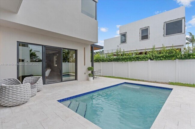 Building Photo - 7440 NW 100th Ct