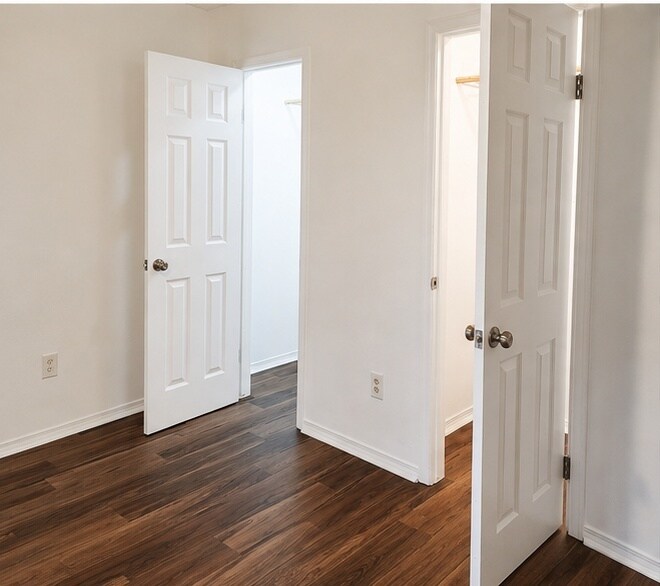 Primary Bedroom His and Hers Walk-in Closets - 3322 Crossman St