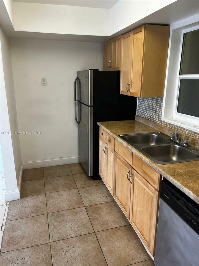 Building Photo - 7410 SW 82nd St