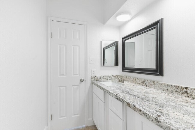 Building Photo - 14814 Perthshire Rd