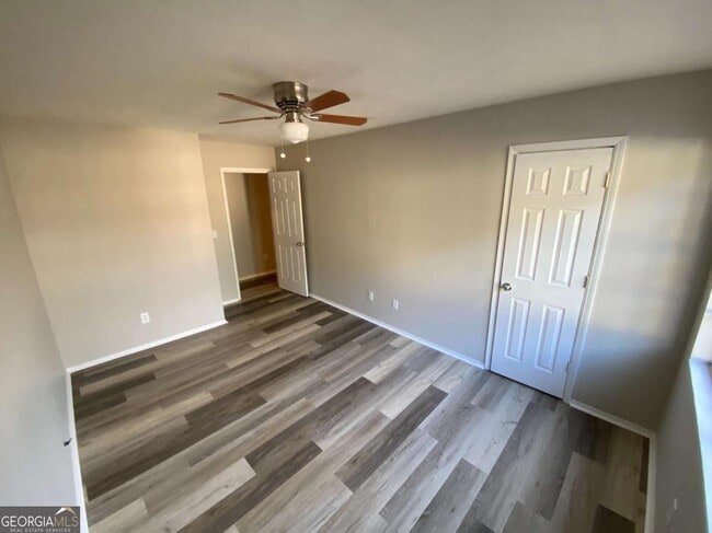 Building Photo - 709 Pine Tree Trail