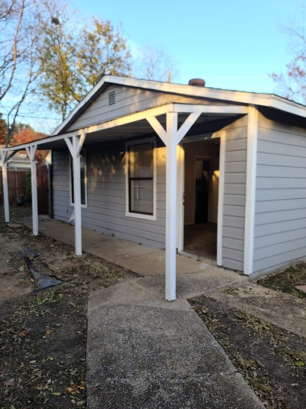 Building Photo - 2539 Hillsboro Ave