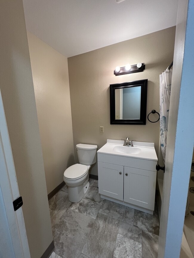 Building Photo - 911 Idlewilde Ct