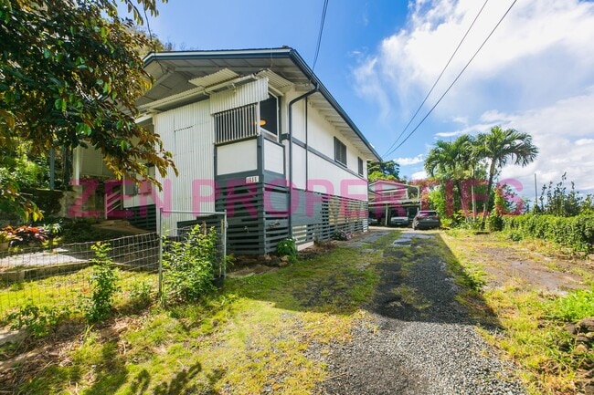 Building Photo - 1555 Moani St