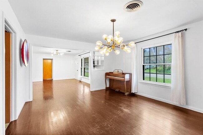 Building Photo - 803 Peach St