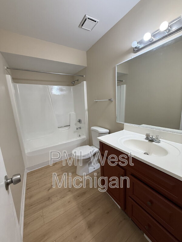 Building Photo - 6051 In the Pines Dr SE