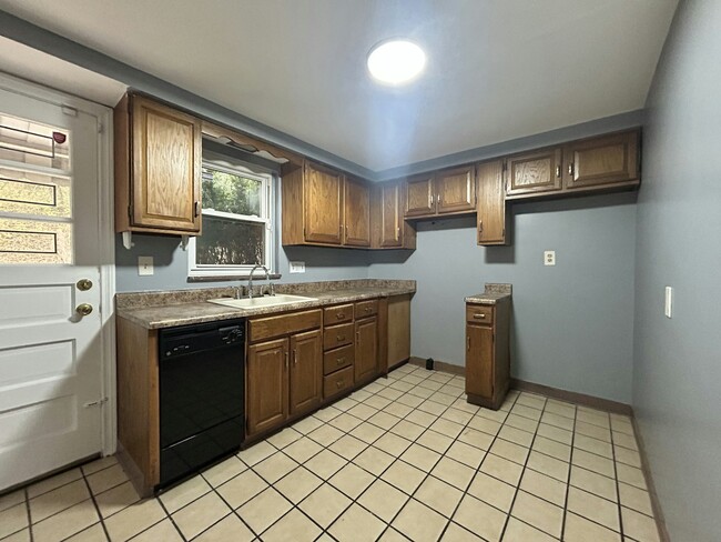 Building Photo - 1718 McNary Blvd